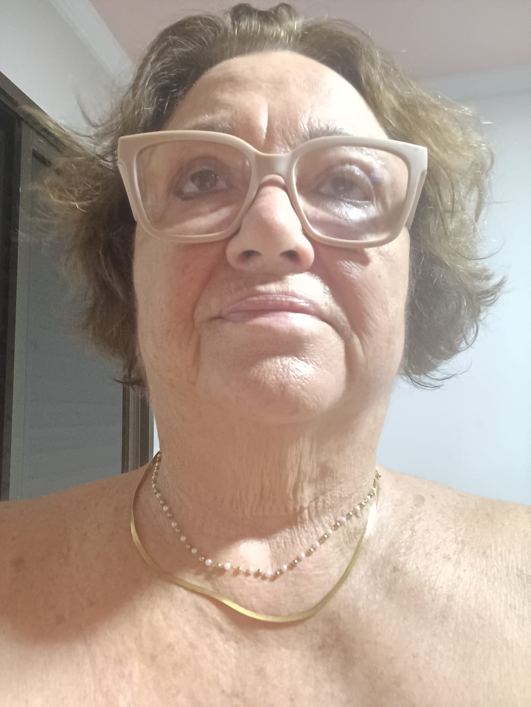 Customer photo review of Mix de Colares Pérola Banhado em Ouro 18K