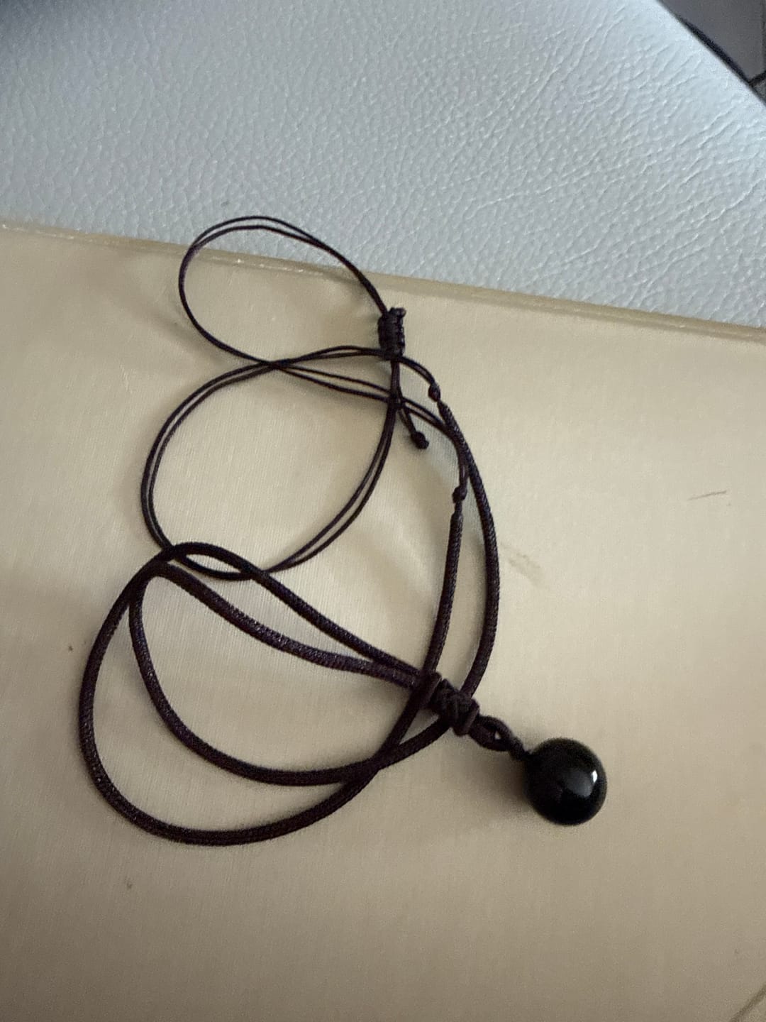 Customer photo review of Pendentif "Sphère" en Obsidienne Dorée