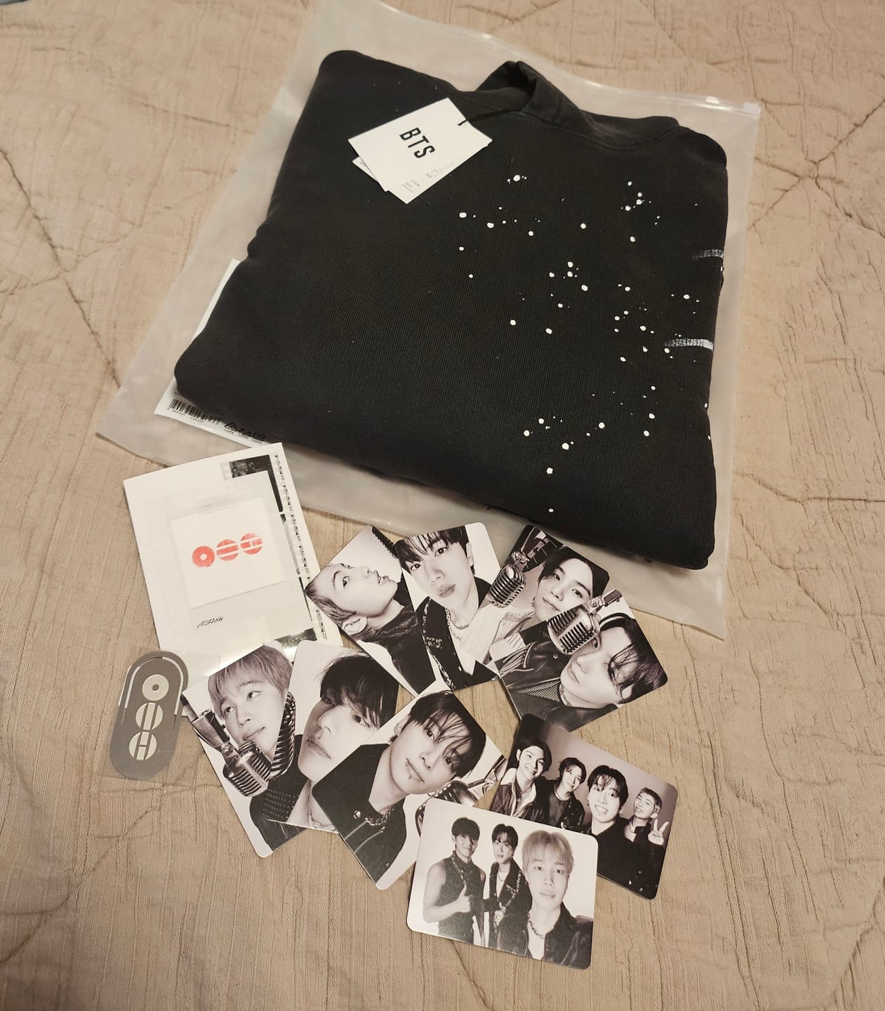 Customer photo review of [2ND PRE-ORDER] BTS - ARIRANG OFFICIAL MD HOODIE BLACK