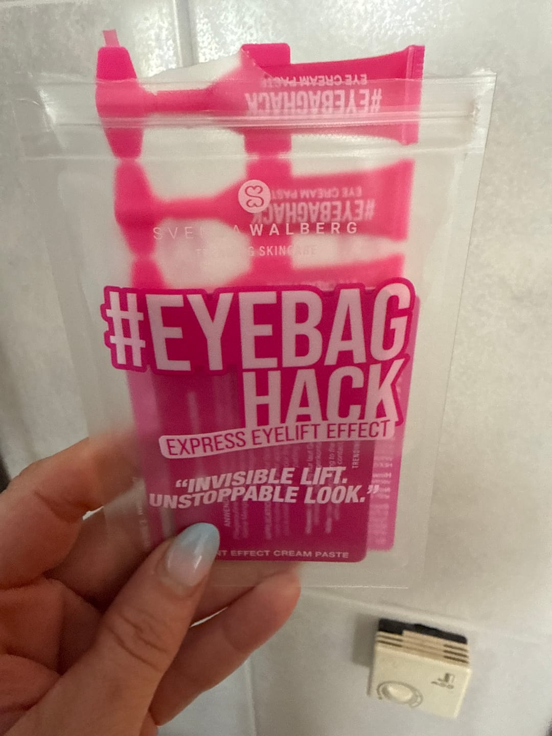 Customer photo review of EYEBAGHACK -  Express Eyelift Effect