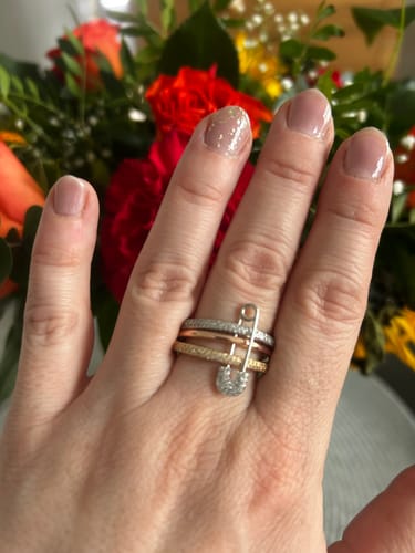 Customer photo review of „LOVE, SMILE, Happiness “ RING MIT SICHERHEITSNADEL