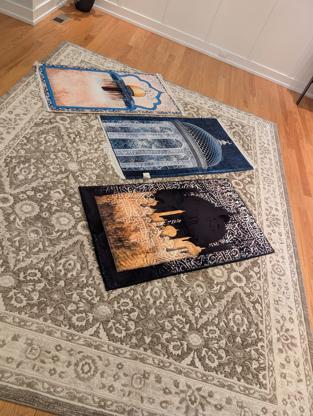 Customer photo review of Crystal Dome  Padded Prayer Mat