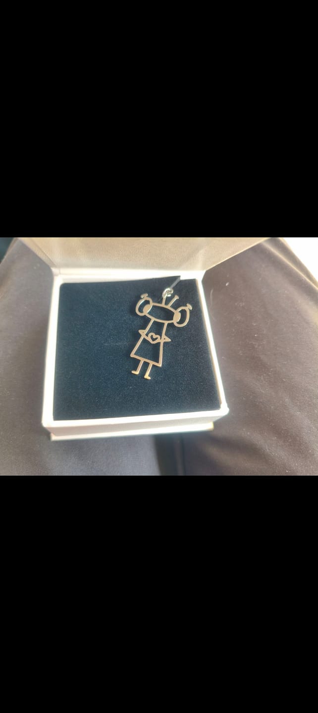 Customer photo review of Dibujo infantil personal como Collar o Colgante