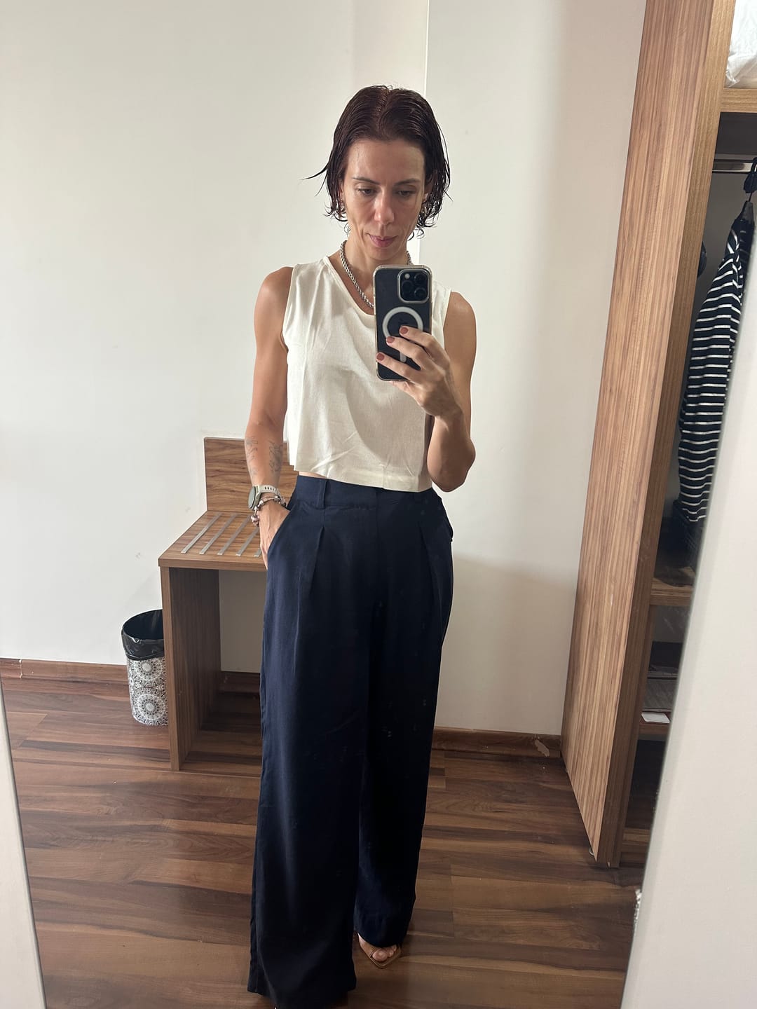 Customer photo review of Calça Pantalona Graviola Azul Escuro