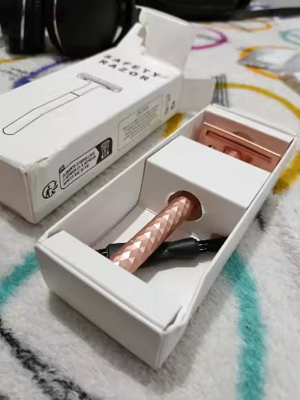Customer photo review of סכין גילוח מתקדמת לעור חלק ללא גירויים ושערות חודרניות - Silk Razor