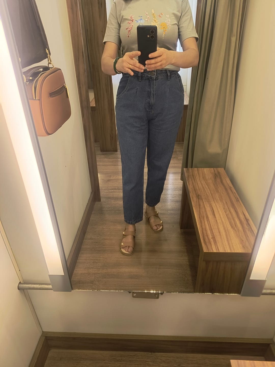 Customer photo review of Calça Jeans Slouchy Cacau Azul Médio