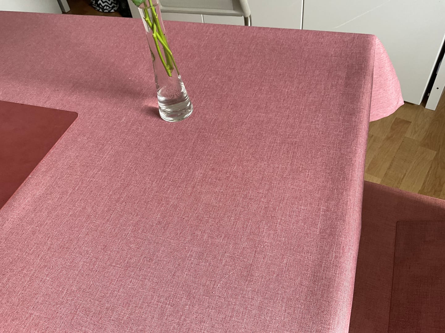 Customer photo review of Leinen Optik Tischdecke eckig lila