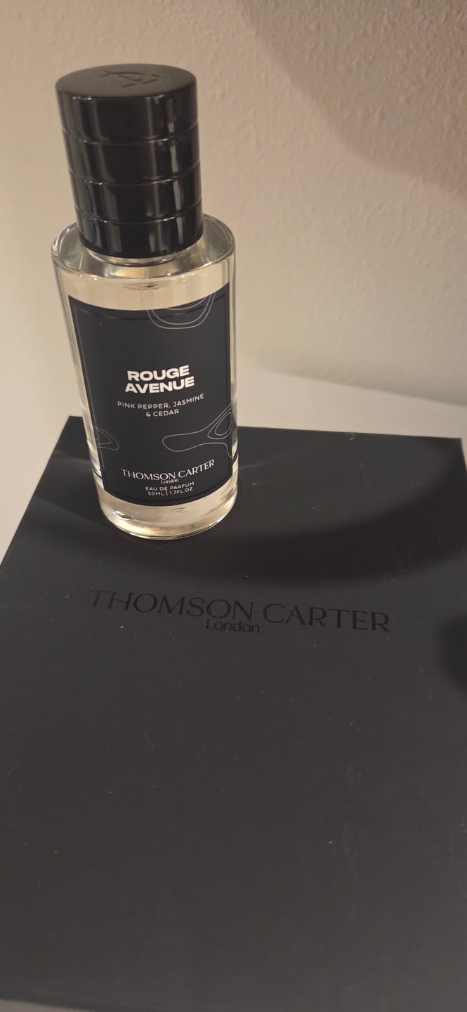 Customer photo review of Rouge Avenue | Eau de Parfum