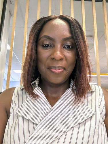 Customer photo review of Pre Cut Vietnamese 5x5 Lace Wig Straight Cardi Bob 10 Inch col 1B4