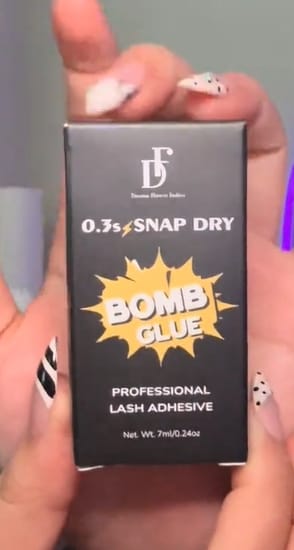 Customer photo review of Bomb Glue 0.1-0.3s Fast Drying Extremely Strong Lash Adhesive
