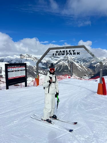 Reviewer on skis wearing the off-white baggy utility snow pants on a snowy mountain.