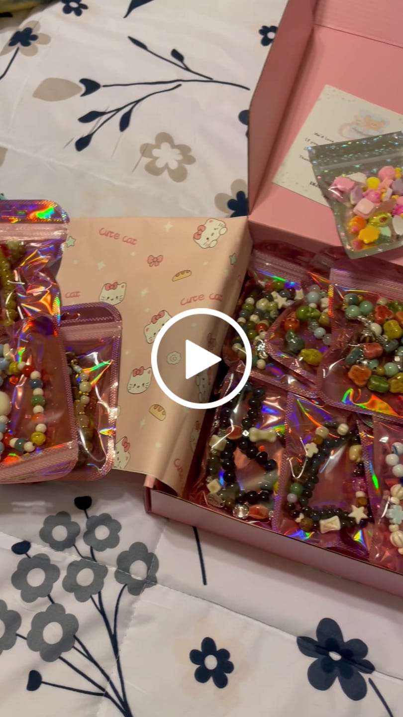 Customer video review of Ceramic Bracelet Lucky Bags (Random shipment, no style specified)