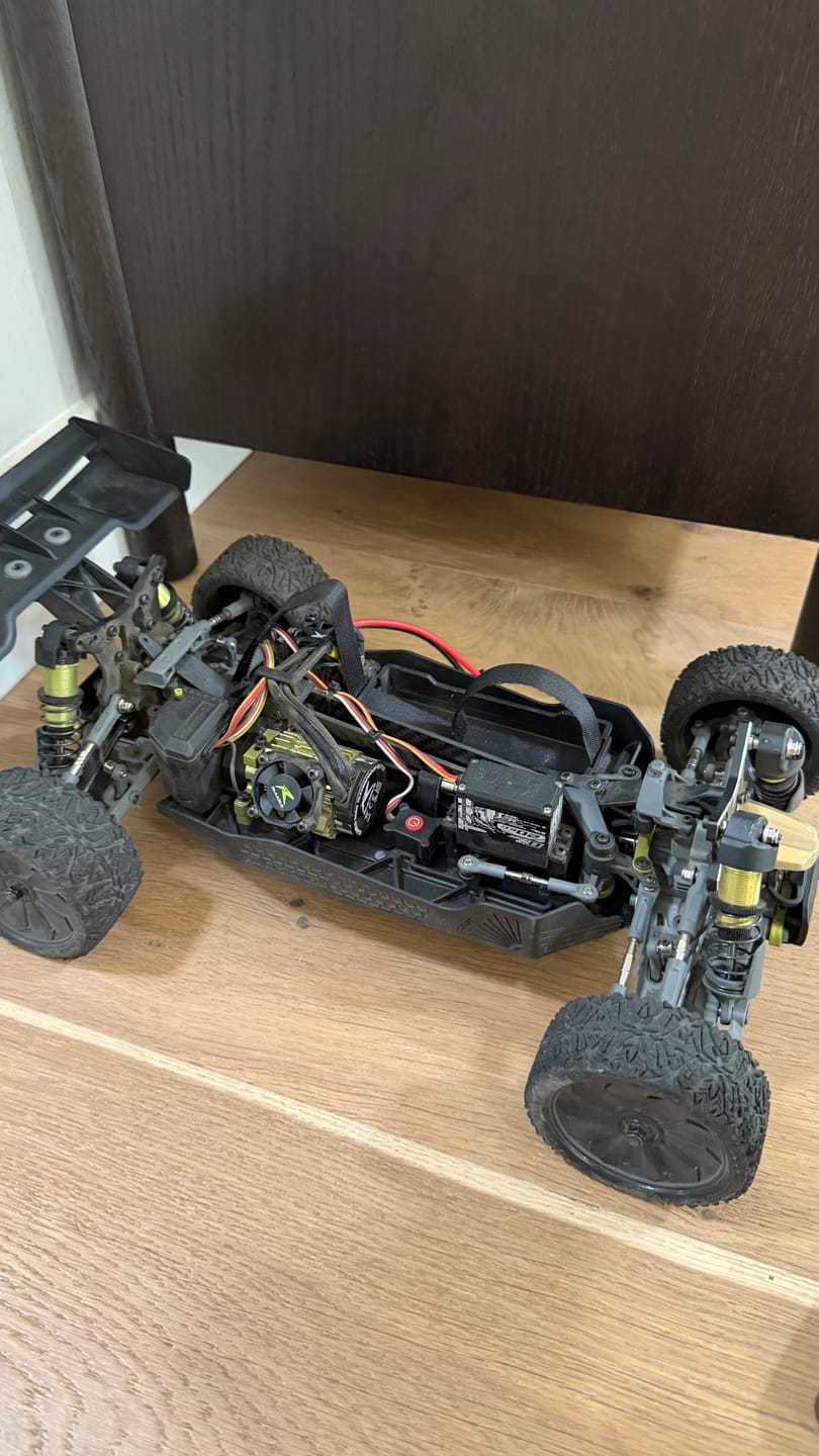 Customer photo review of Rlaarlo Storm Breaker 1/10 Carbon Fiber Brushless RTR 4WD Buggy | SBK10