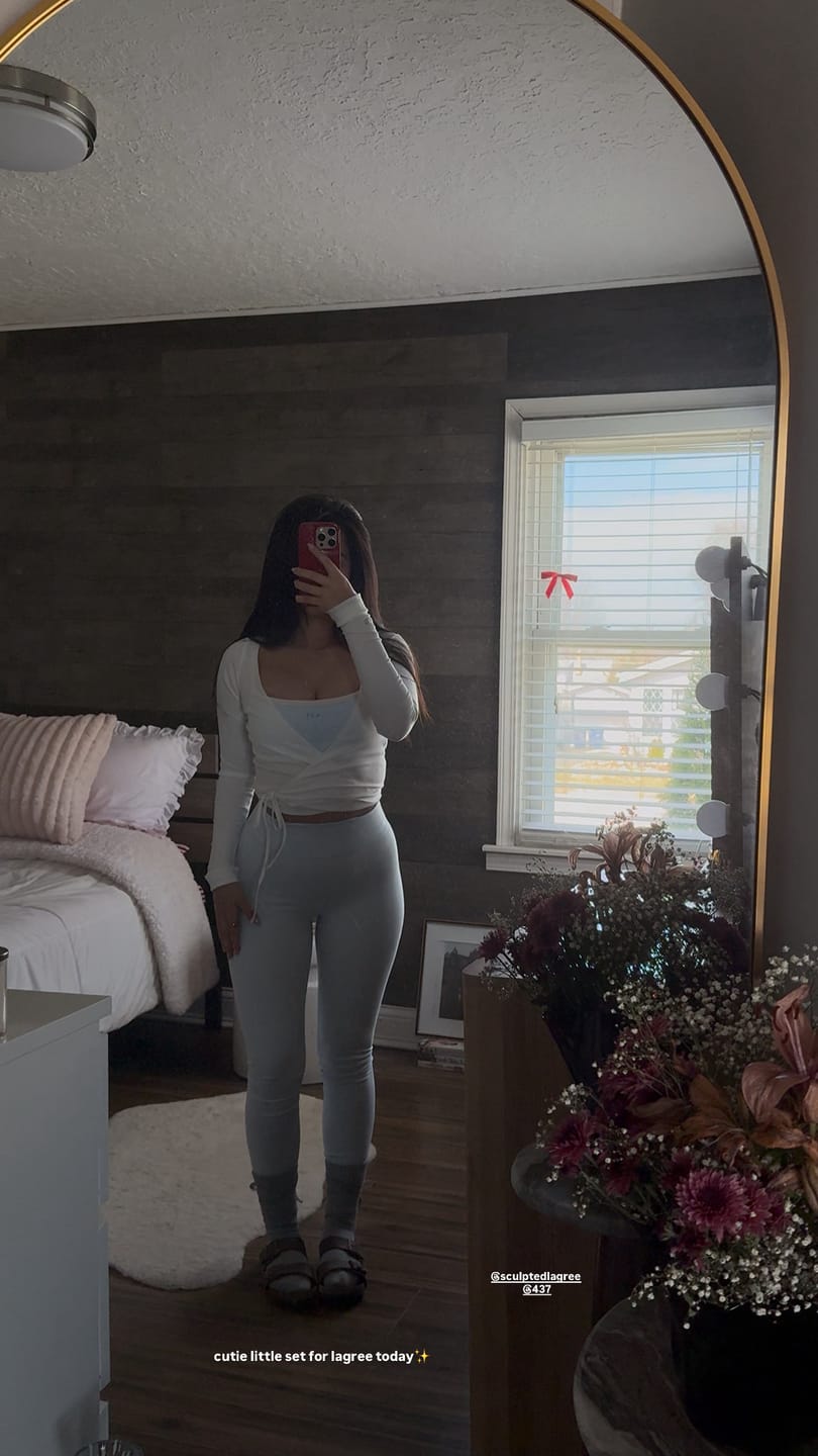 Customer photo review of The Essentials Legging / Ice-Blue