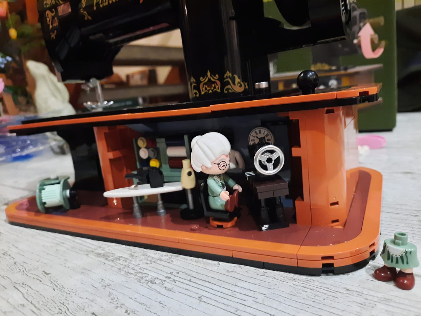 Customer photo review of Pantasy Hand Crank  Sewing Machine 85028