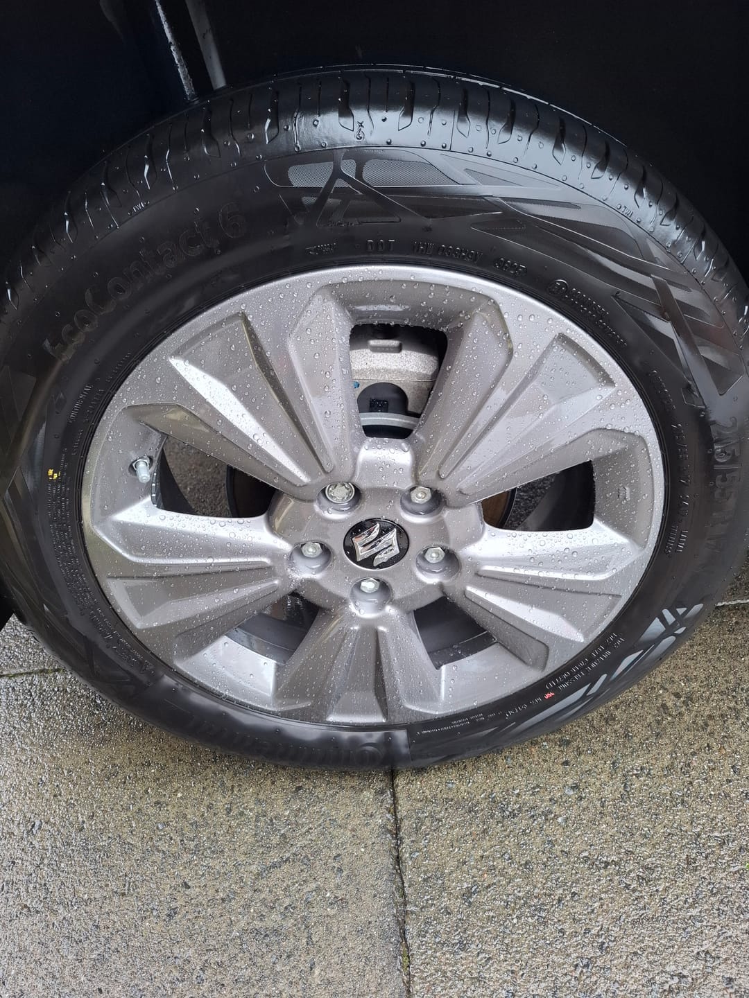 Customer photo review of Revolution - Tyre & Trim Gel