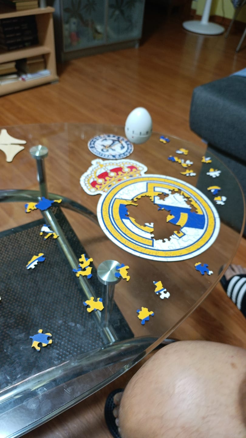 Customer photo review of Real Madrid CF® Logo - Puzzle de Madera