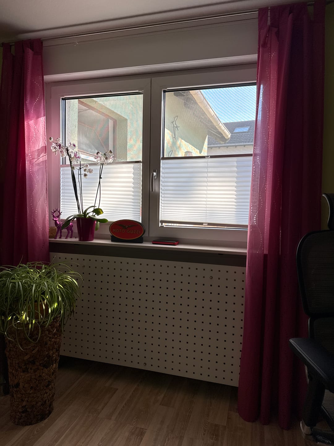 Customer photo review of Halterung für Heizkörperverkleidungen 2 mm Stahlblech verzinkt - Rippenheizkörper