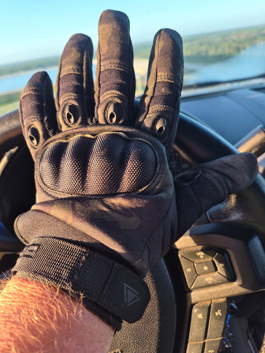 Customer photo review of KNUCKLE PRO (BLACK MULTICAM®)