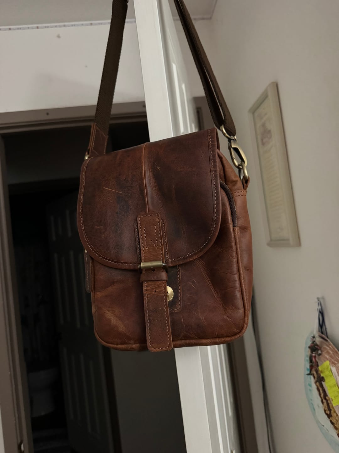 Customer photo review of Zapopan Leather Messenger Pouch