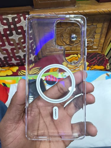 Customer holding the clear Anti Yellow Magsafe Case for Samsung, showing the white magnetic ring on the back.