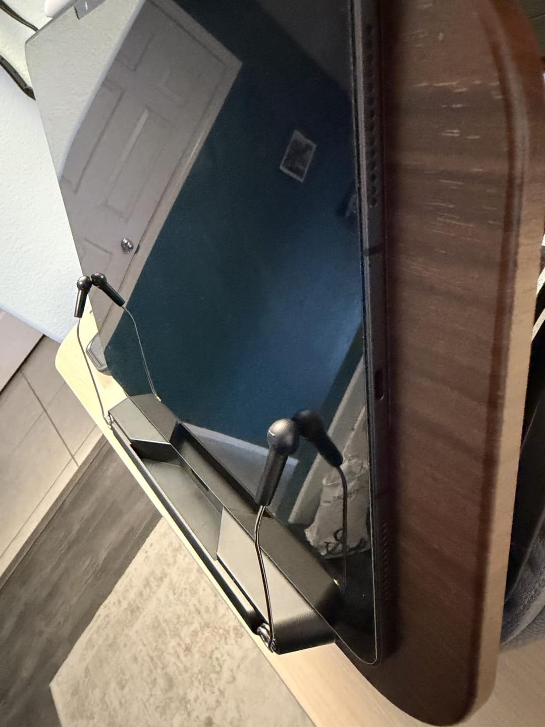 Customer photo review of Adjustable Pillow Stand with Storage