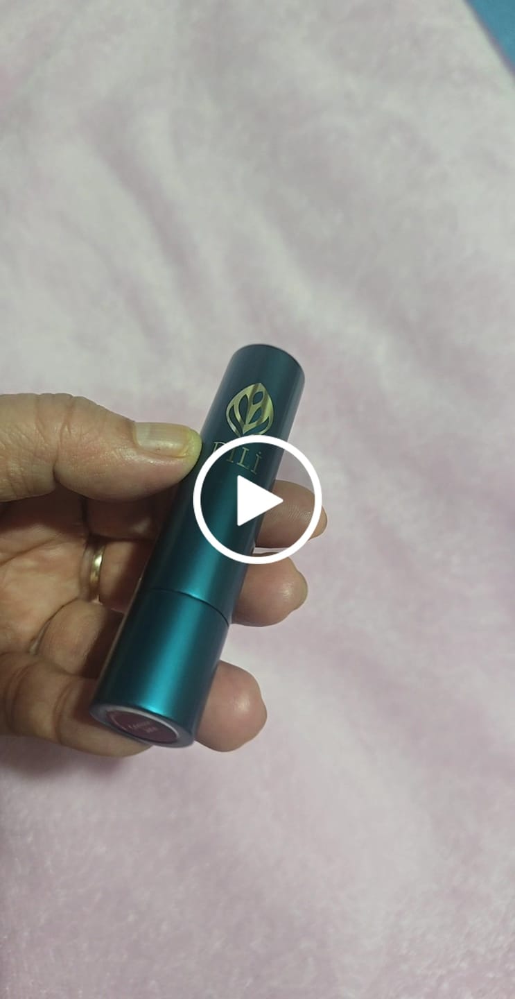 Customer video review of Cleansing & Moisturizing Body Butter Bar - Grounding Cedar 95g