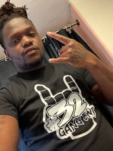 Customer photo review of 32 GANG BUDGET TEE