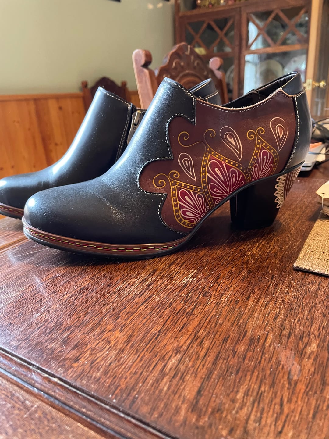 Customer photo review of Retro Pattern Leather Zipper Pumps