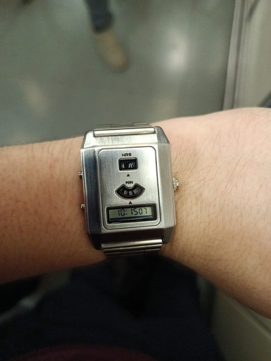 Customer photo review of Reloj Benly Design Retro-C-0PO Silver LCD