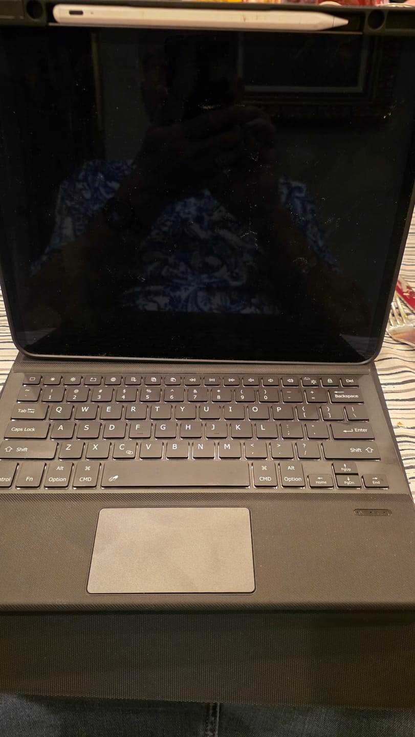 Customer photo review of iPad Pro 13-inch (M4 2024 / M5 2025) Keyboard Case - Folio Design, Built-In Touchpad | Navigate Series