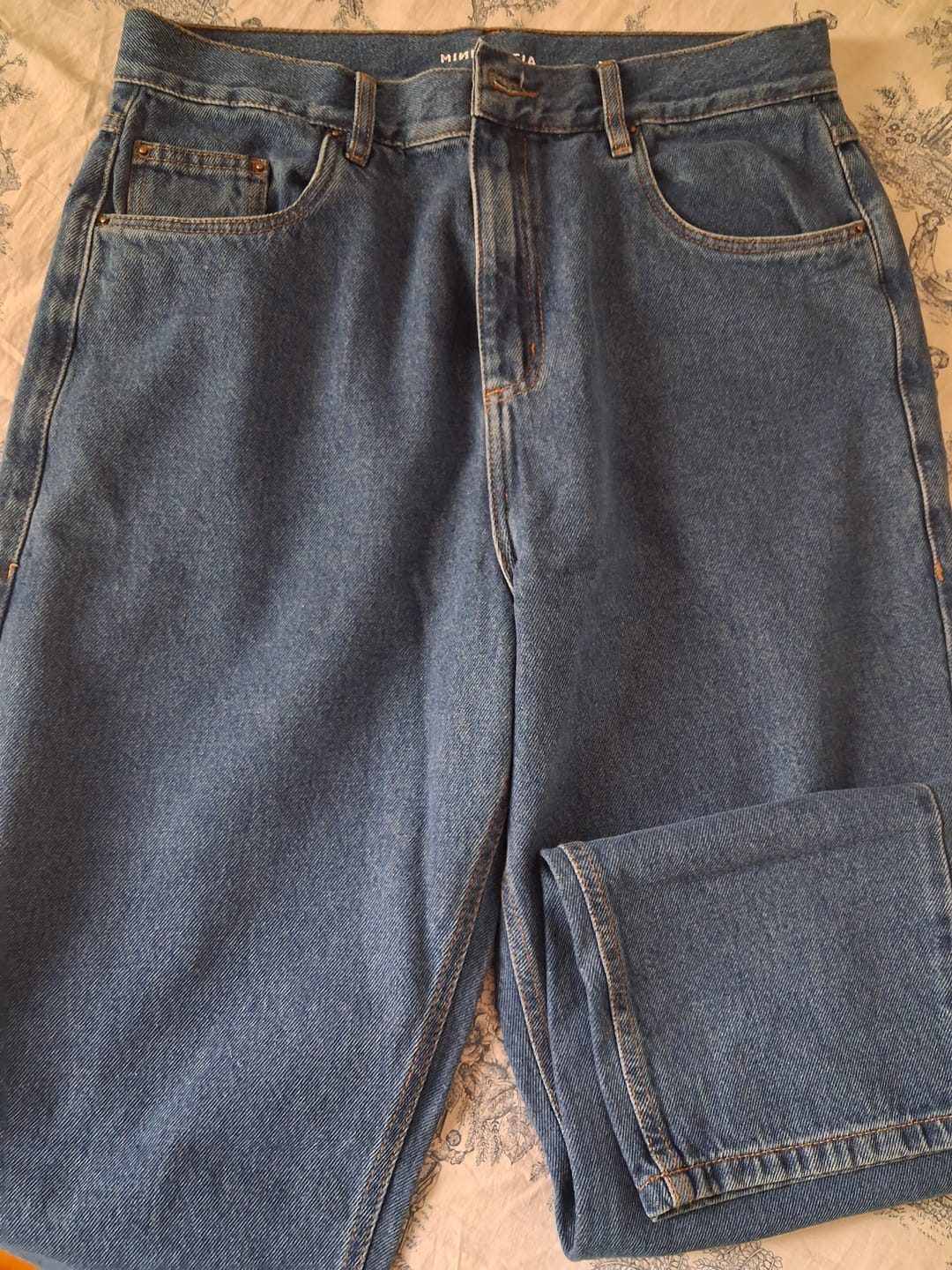 Customer photo review of Calça Jeans Mom Jequitibá Azul Médio