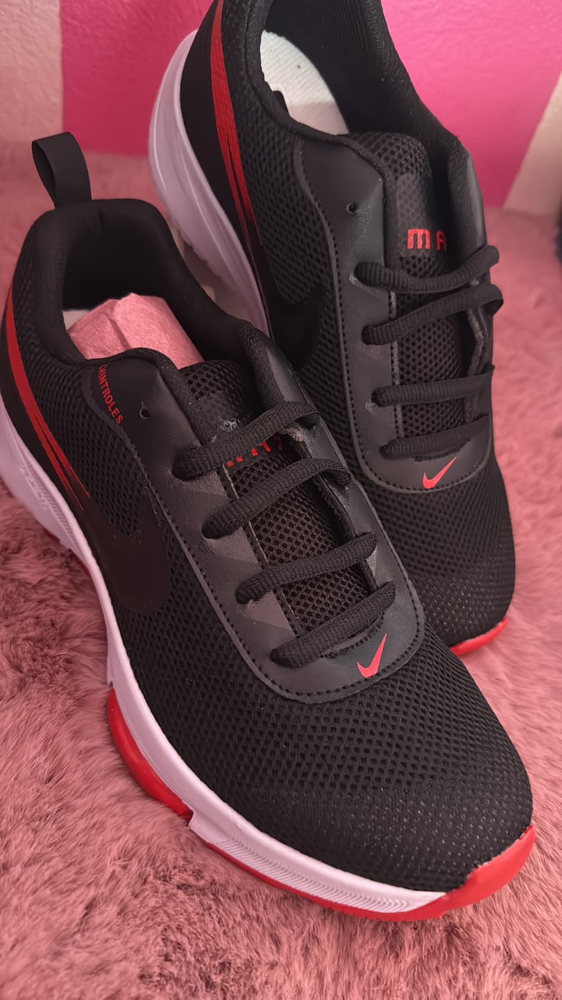 Customer photo review of Tenis 025 Negro Negro Rojo