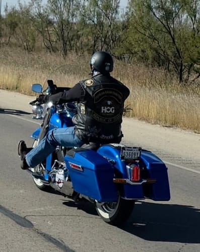Customer photo review of HR3 Electric Blue Hard Saddlebags (Regular) For 14-23 Harley Touring