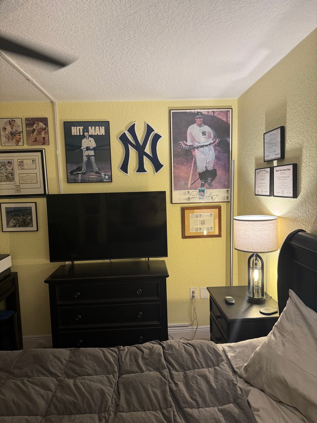 Customer photo review of New York Yankees "NY" NAVY Logo 3D Metal Wall Art