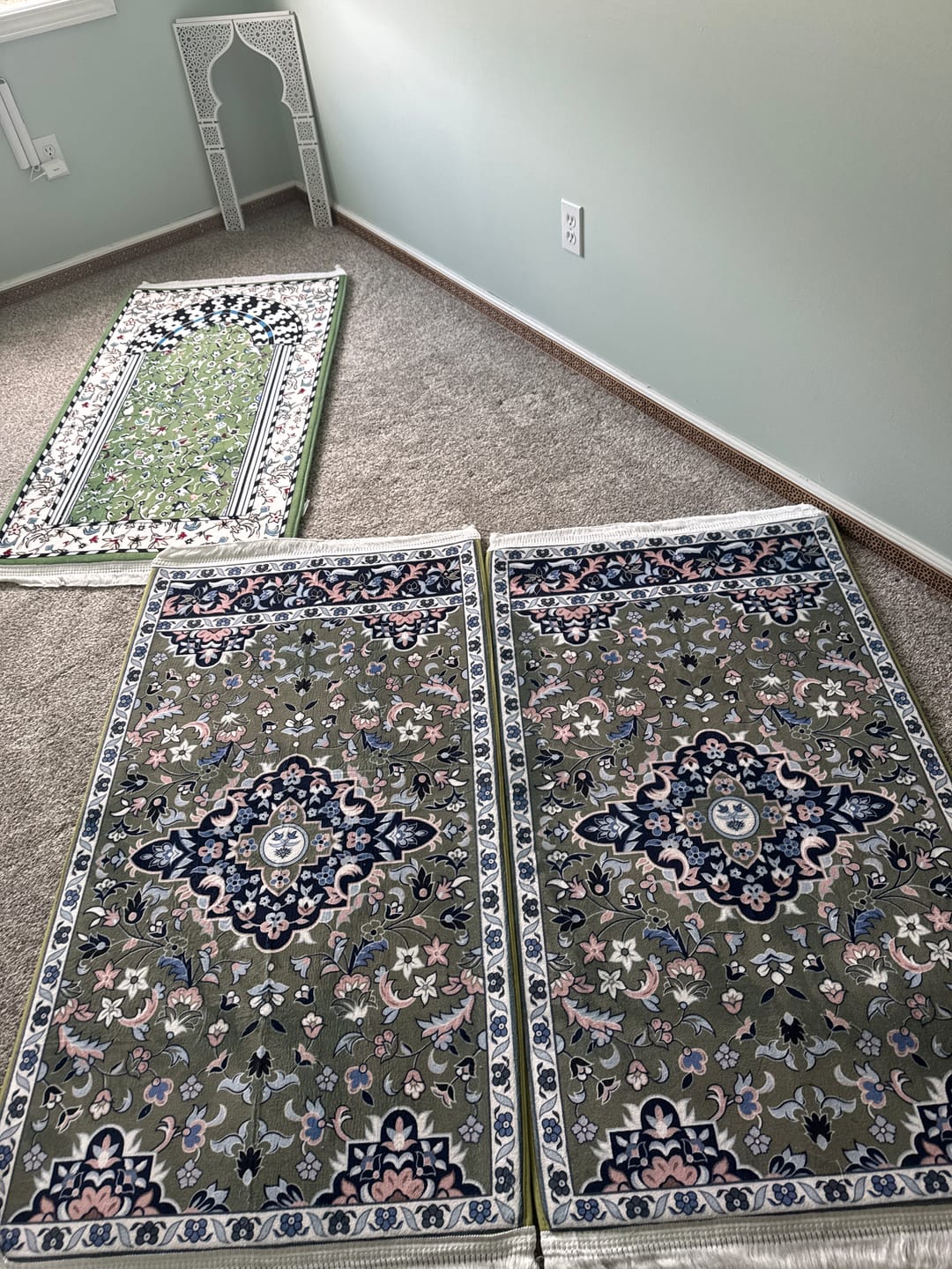 Customer photo review of Masjid-e-Nabawi Mosque Padded Prayer Mat