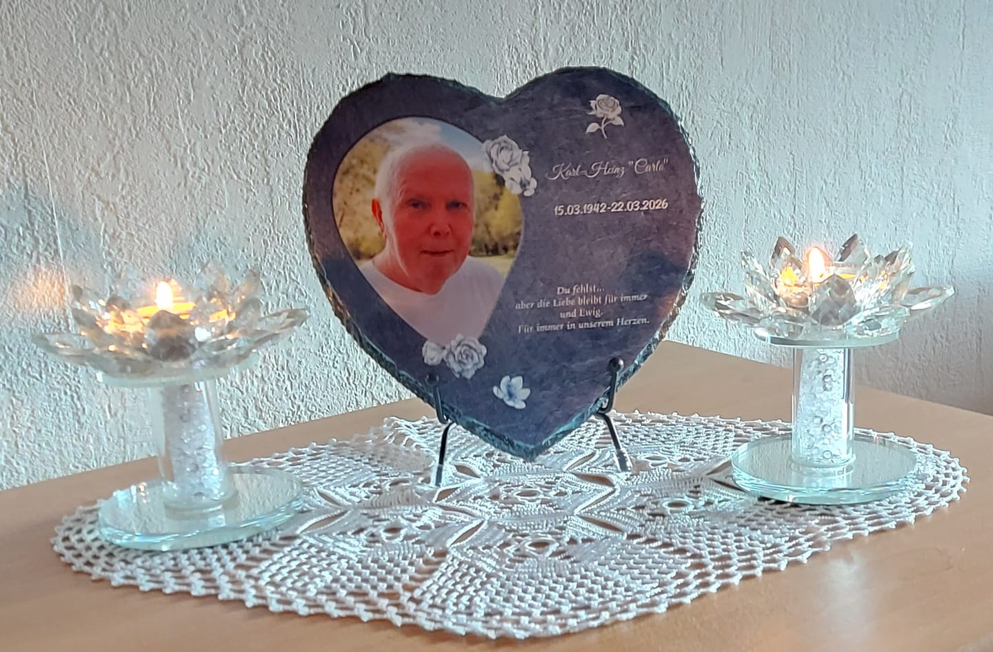 Customer photo review of Liebe hört nicht auf - Personalisiertes Schieferherz als Andenken an geliebte Verstorbene