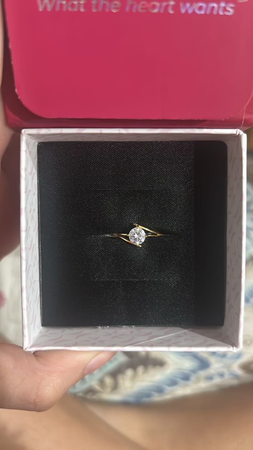 Customer photo review of Anushka Sharma Golden Gleam Dream Ring