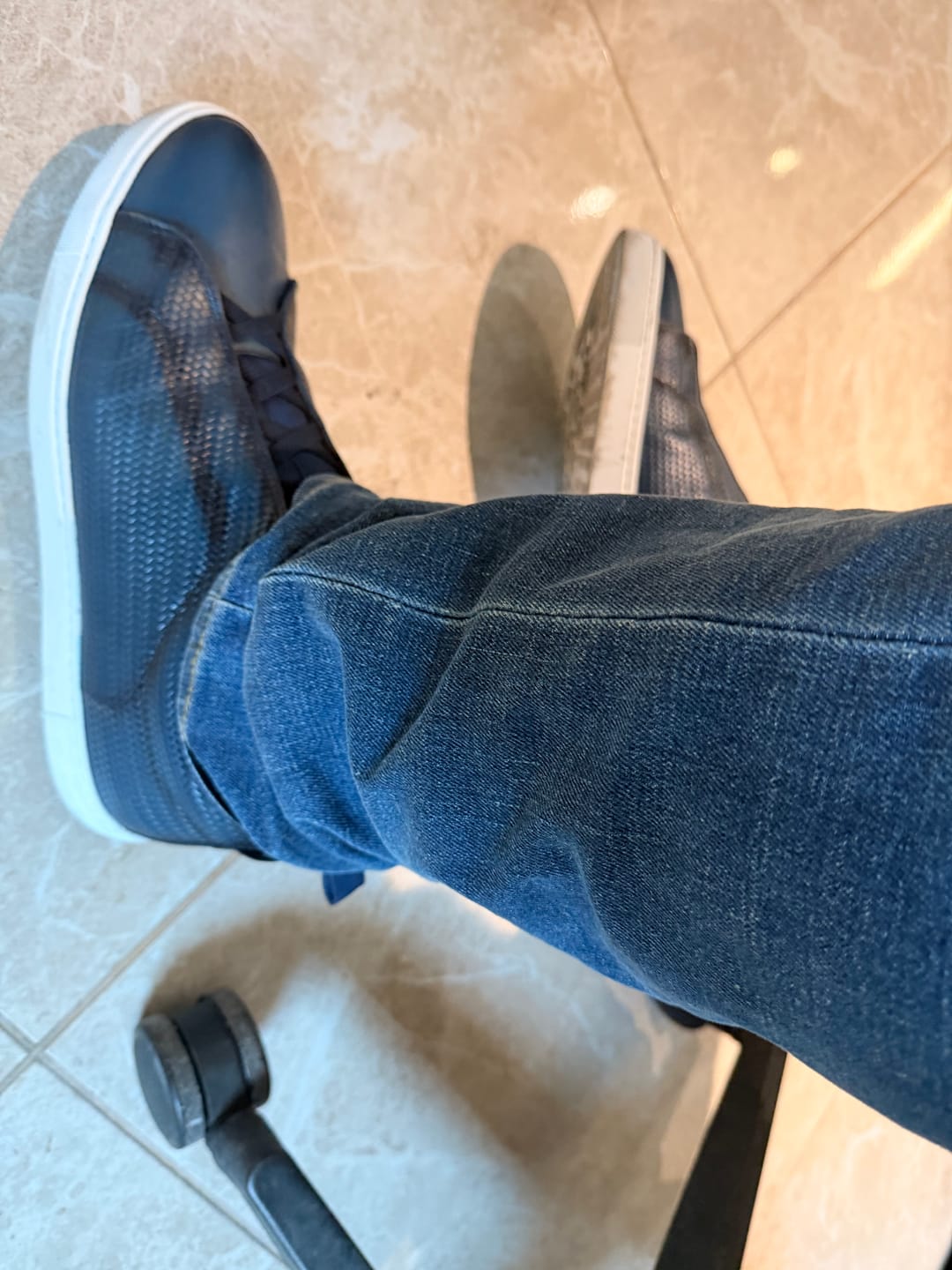 Customer photo review of SNEAKER SLIP ON PIEL AZUL