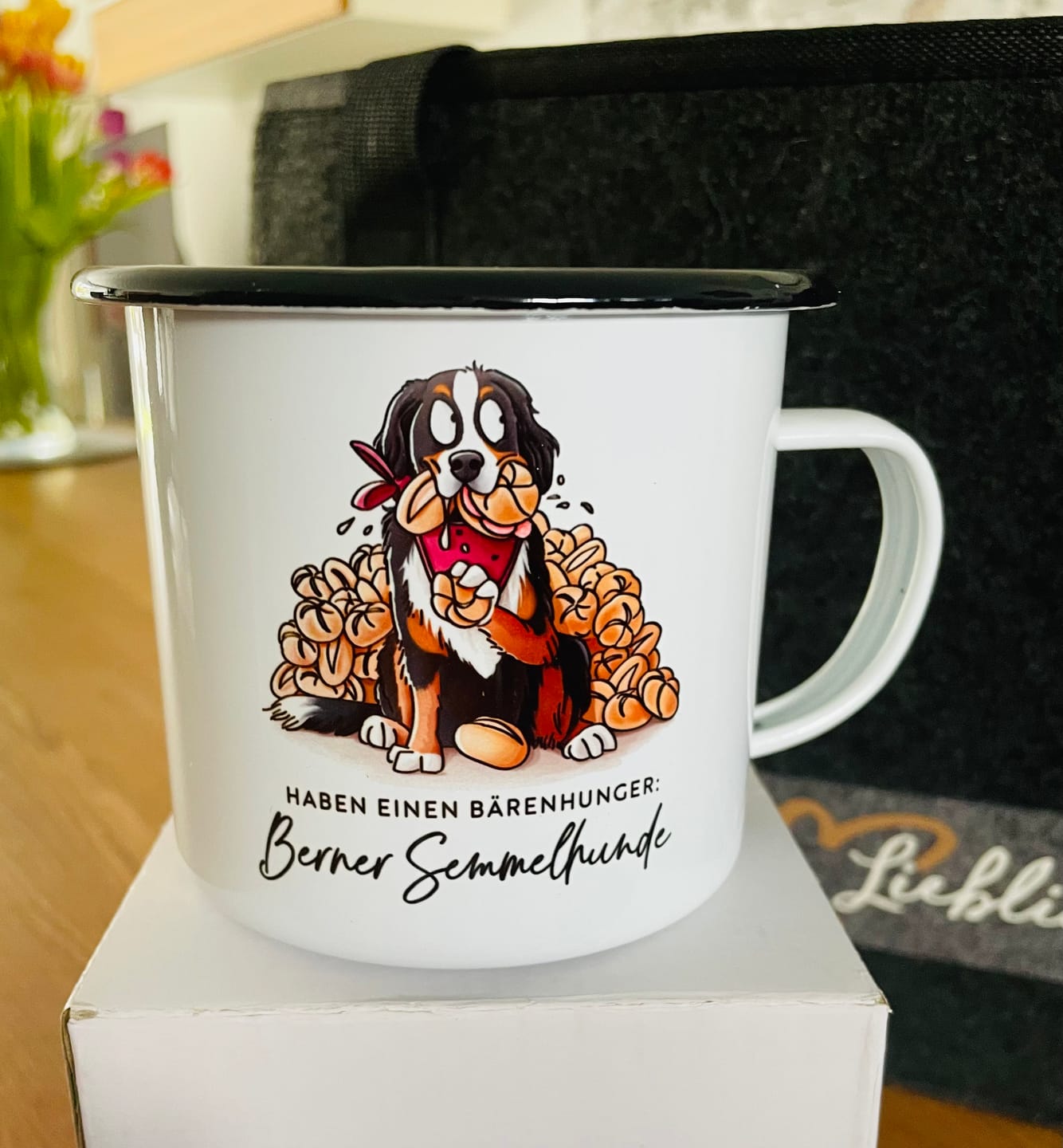 Customer photo review of Emaille-Tasse "Berner Semmelhunde"