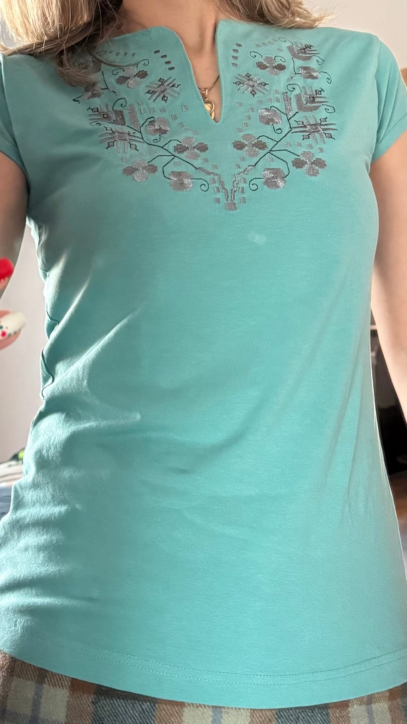 Customer photo review of Тениска с V-деколте "Тракийска"