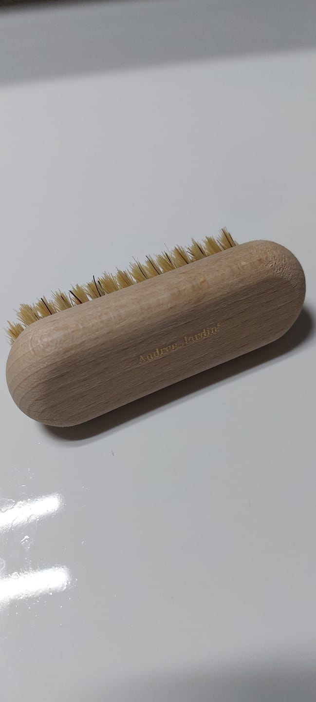 Customer photo review of Brosse à ongles