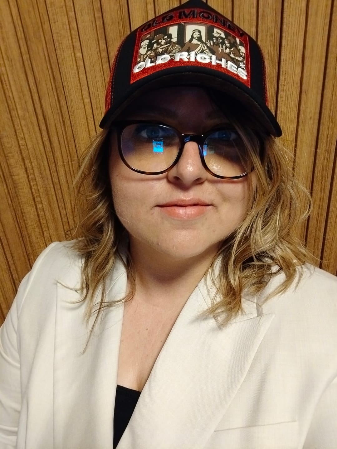 Customer photo review of Trucker Hat - Urban Collection - Old Money - Siyah