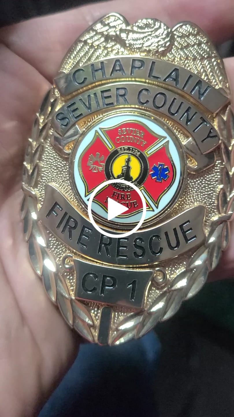 Customer video review of Customizable Badge MA15