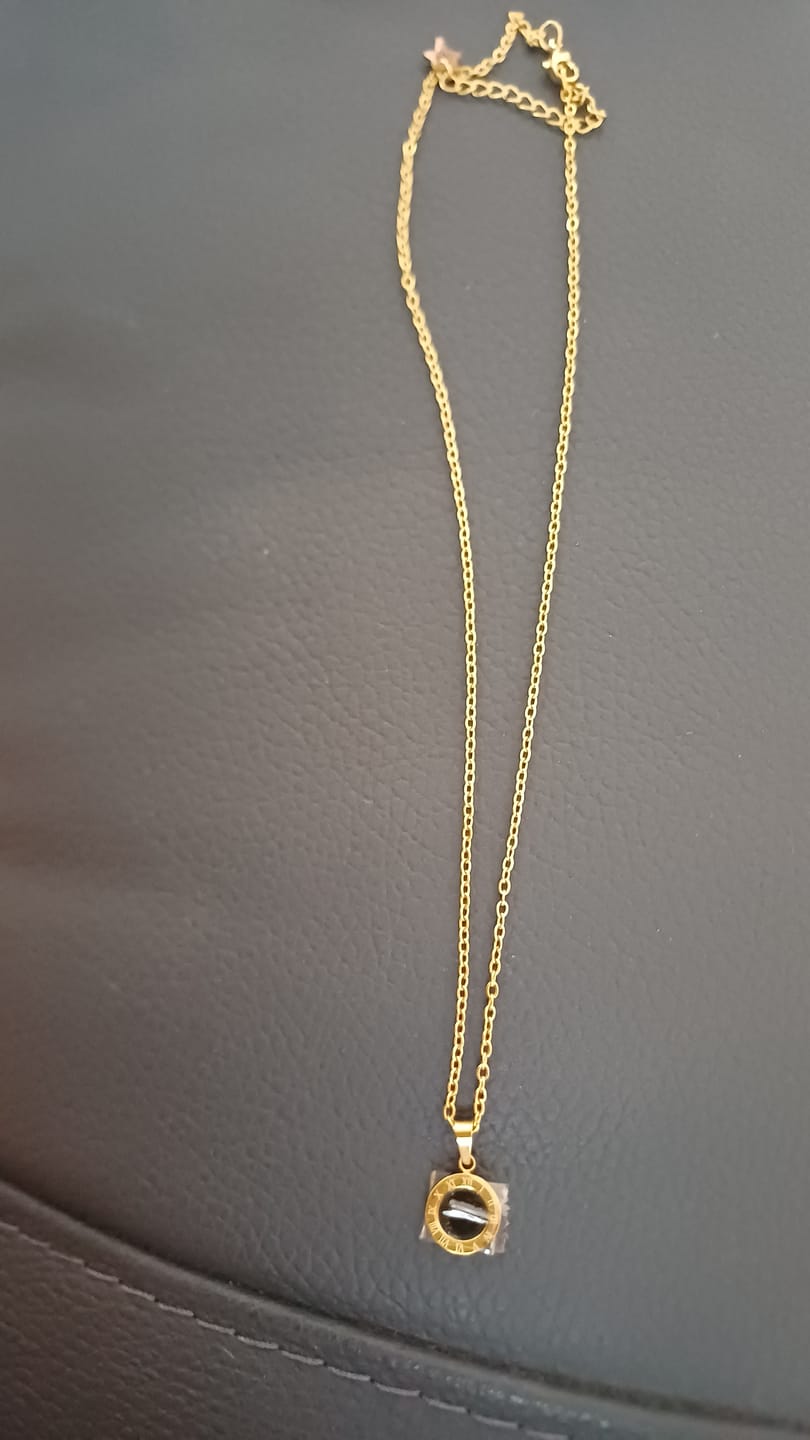 Customer photo review of Collar Medalla