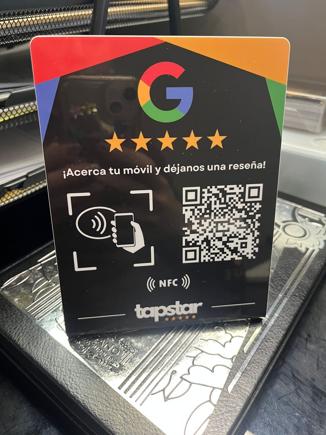 Customer photo review of Expositor Reseñas Google NFC y QR