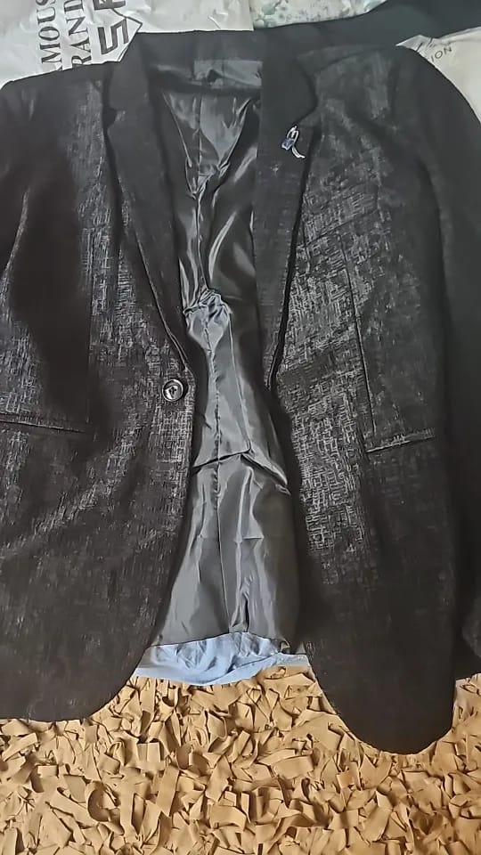 Customer photo review of Men's Slim Fit Fashion Youth Single Breasted Coat Spring Autumn Thin Handsome Casual Suit Korean Trend Hidden Button Detail