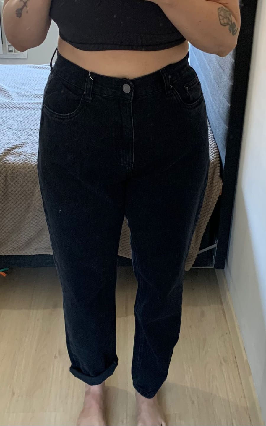Customer photo review of Calça Jeans Mom Jequitibá Preta