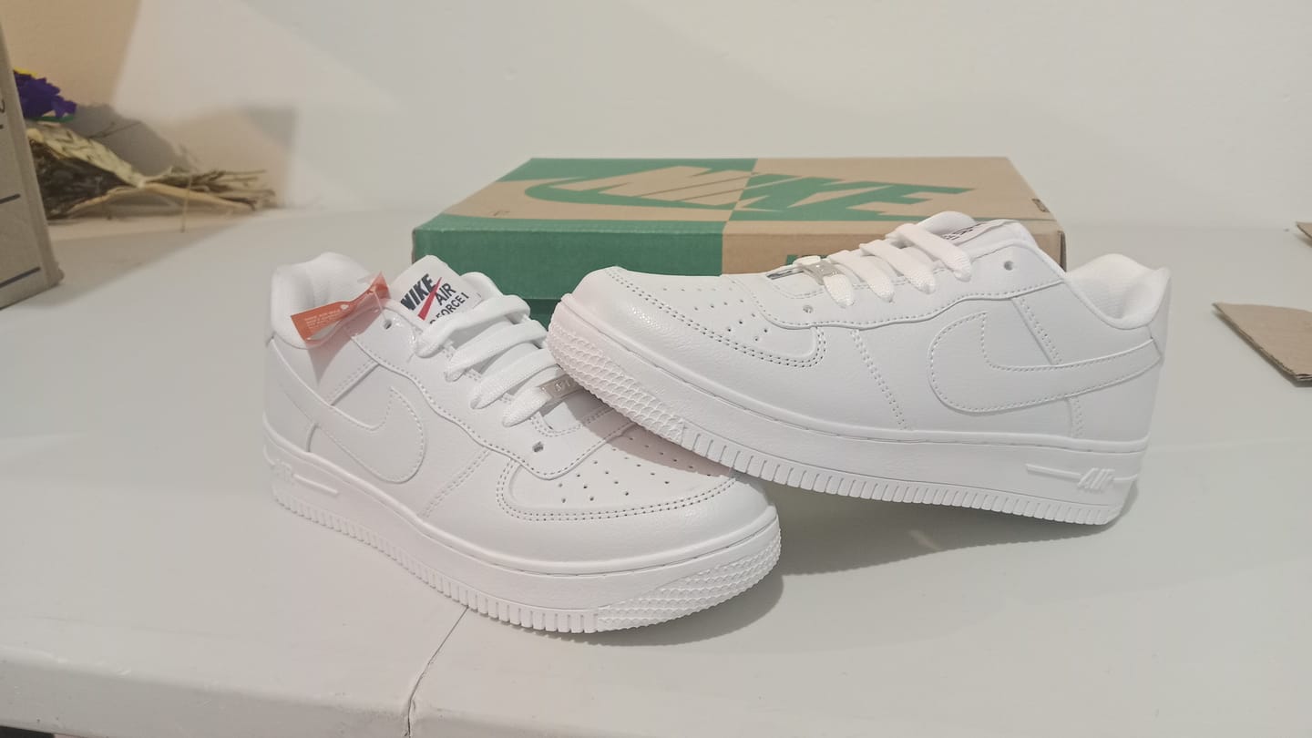 Customer photo review of Tenis 270 Blanco Total