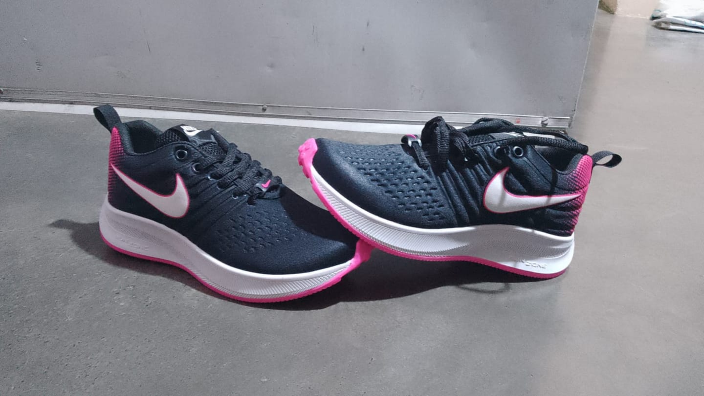 Customer photo review of Tenis 012 Negro Fiusha